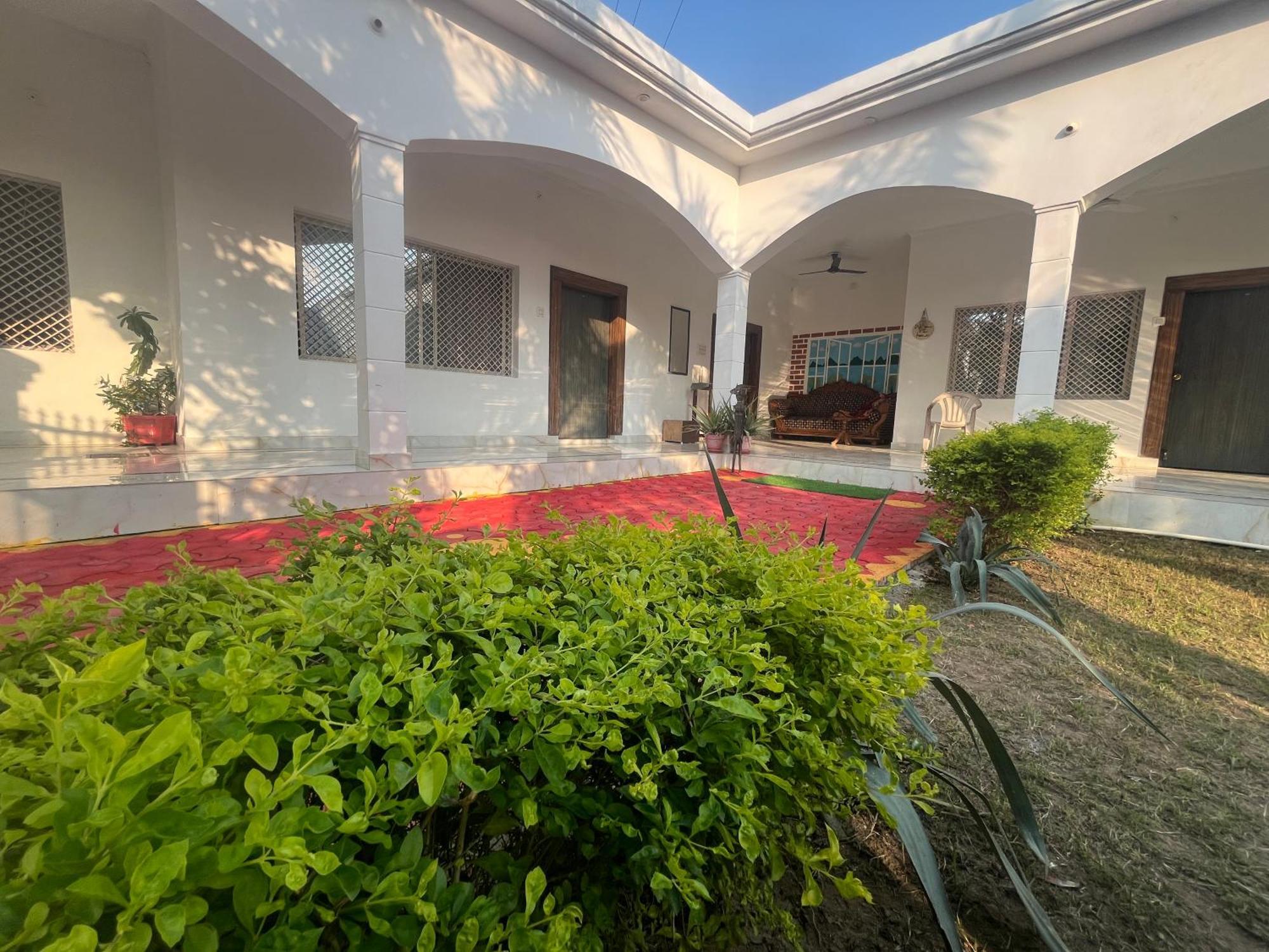 קג'ורהו Sunrise Bed & Breakfast מראה חיצוני תמונה