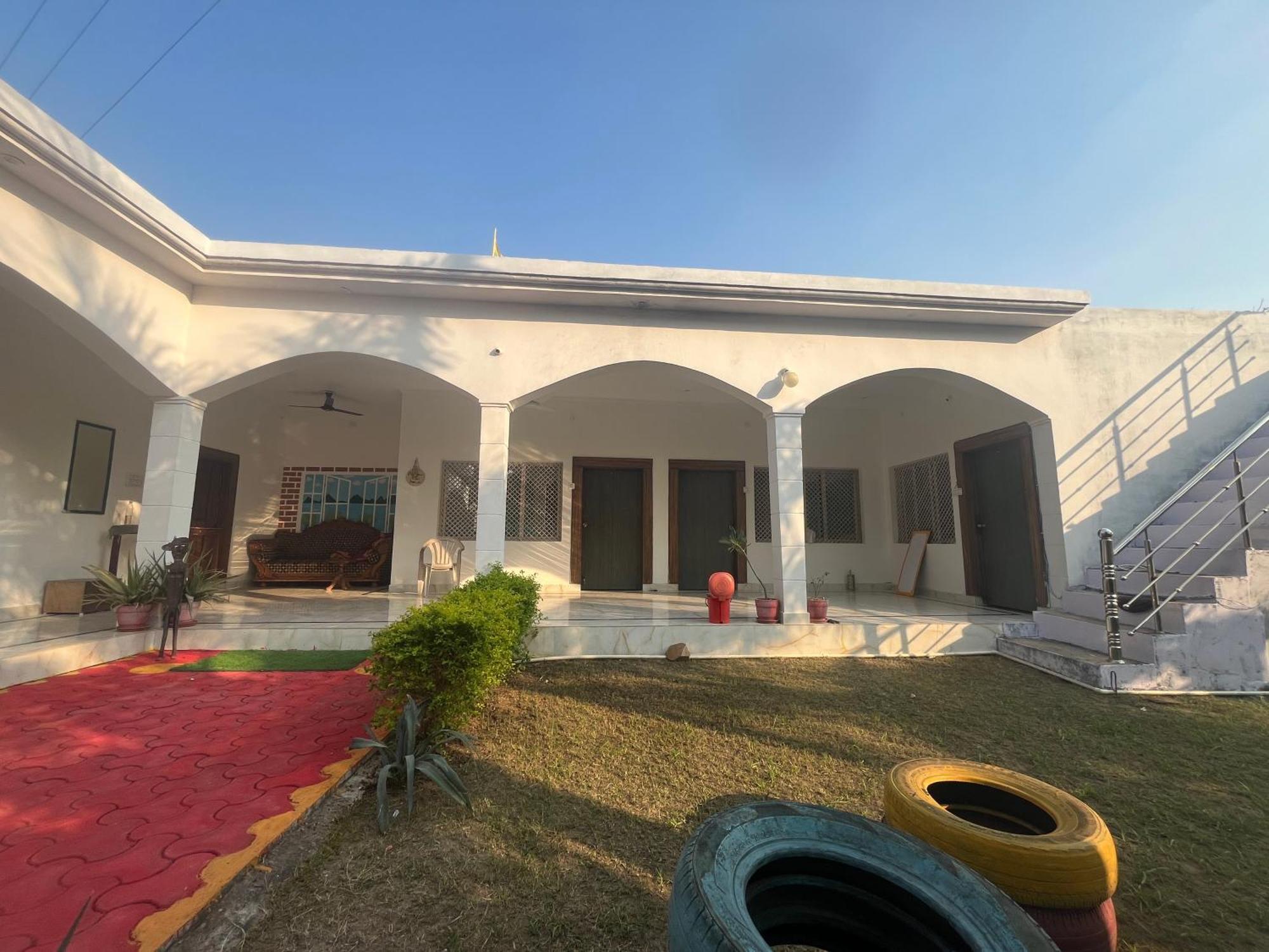 קג'ורהו Sunrise Bed & Breakfast מראה חיצוני תמונה
