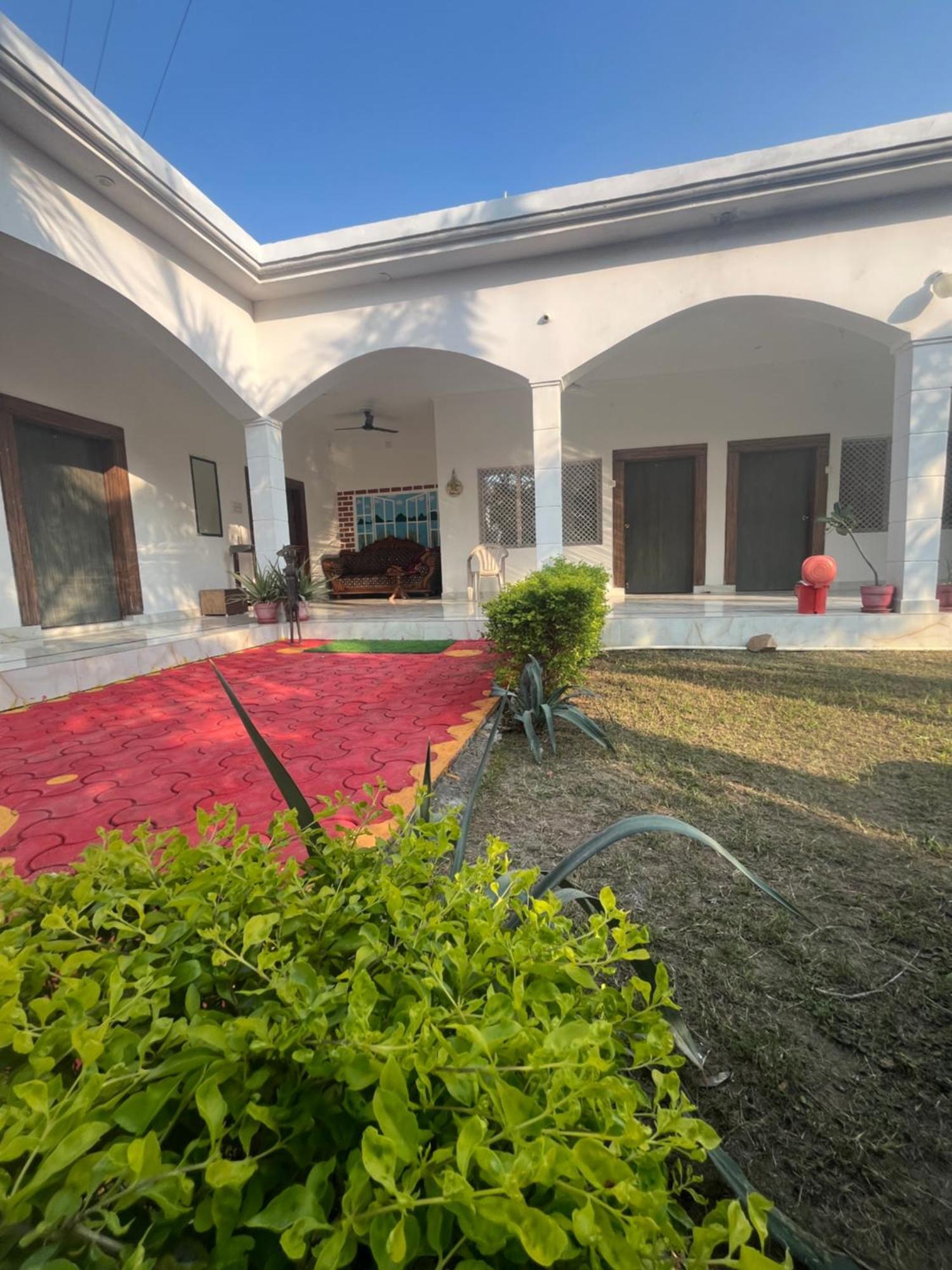 קג'ורהו Sunrise Bed & Breakfast מראה חיצוני תמונה