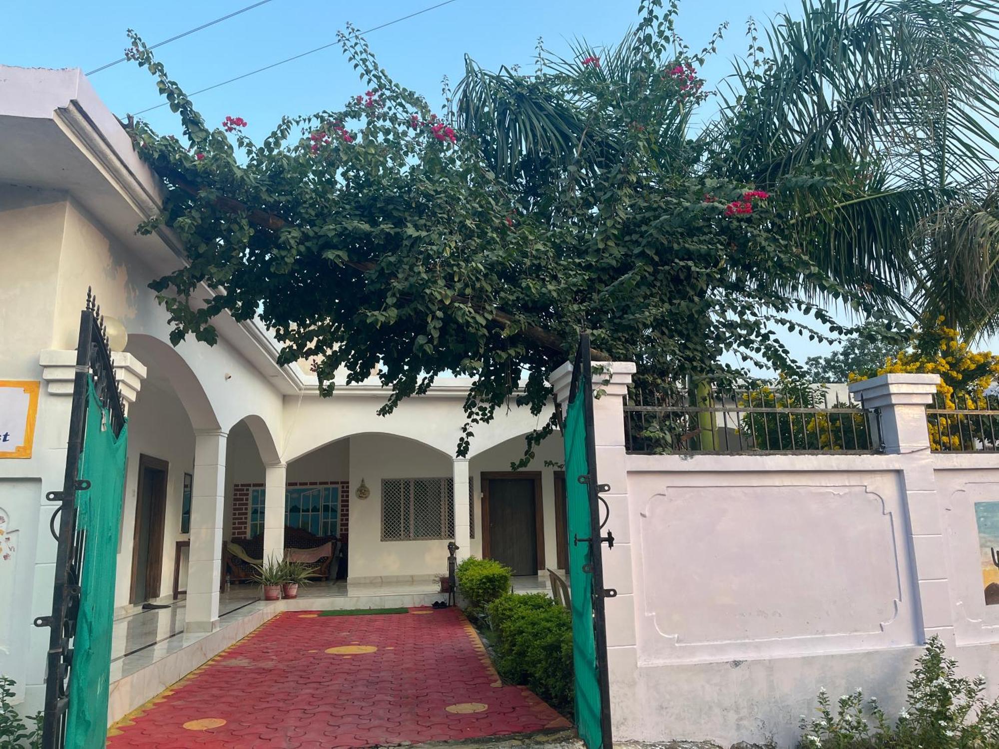 קג'ורהו Sunrise Bed & Breakfast מראה חיצוני תמונה