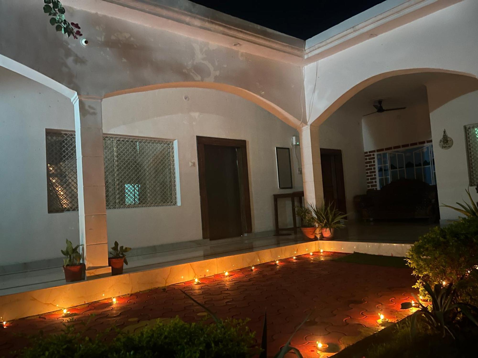 קג'ורהו Sunrise Bed & Breakfast מראה חיצוני תמונה